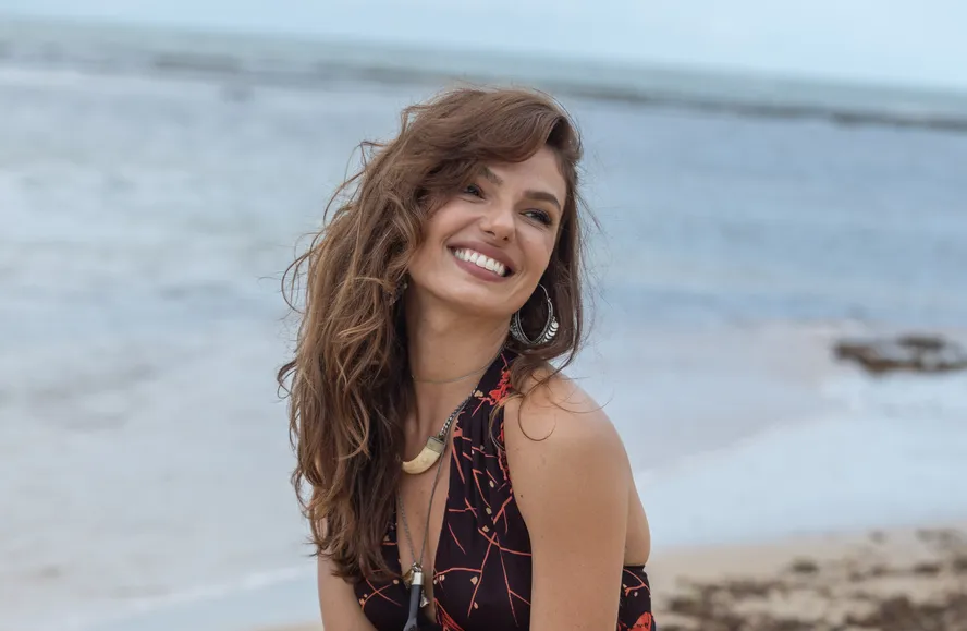 Em 2012, Isis Valverde interpretou outro grande papel de sua carreira, o de Suelen, em "Avenida Brasil", grande sucesso de João Emanuel Carneiro. Sua personagem era uma maria-chuteira. O trabalho rendeu a ela quatro prêmios. 
