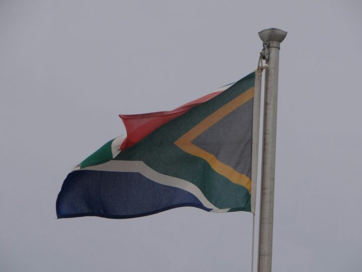 A África do Sul é a única nação de seu continente que permite o casamento entre pessoas do mesmo gênero, legalizado em 2006, mas proíbe a gestação solidária comercial (barriga de aluguel).