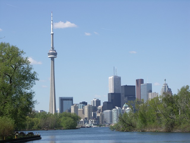 CN Tower - 553 metros - Canadá - Há 49 anos, no dia 2 de abril de 1975, a construção da CN Tower foi concluída. Ela representou na época um recorde de altura de uma estrutura no mundo. A inauguração oficial foi em  junho de 1976.