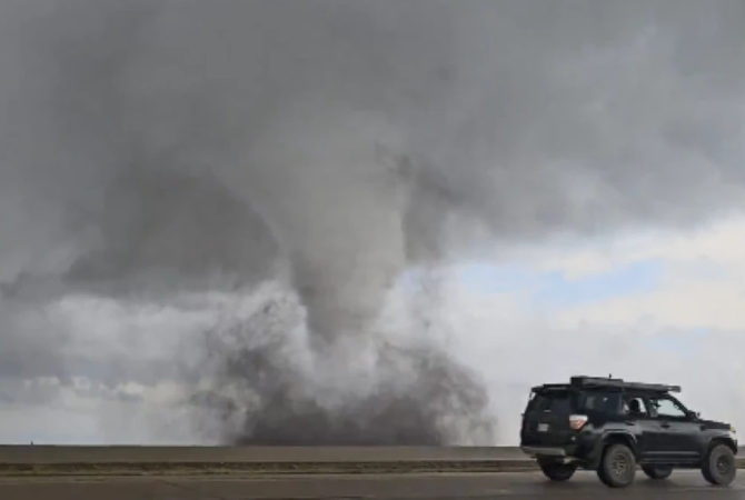 Múltiplos tornados atingem Nebraska e Iowa, nos Estados Unidos