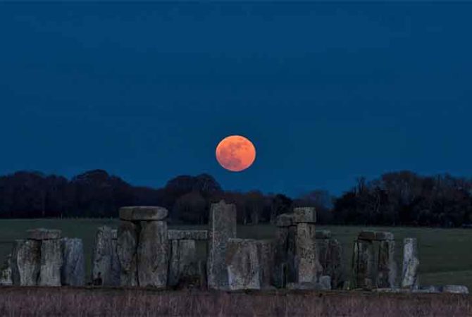 Estudo investiga se Stonehenge tem conexão com evento lunar raro