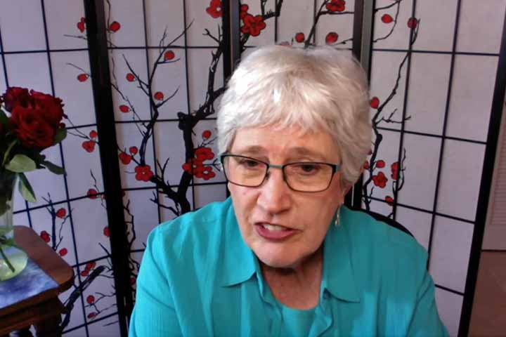 â??O labirinto [para meditaÃ§Ã£o] Ã© um caminho seguro em tempos imprevisÃ­veisâ?, disse a Reverenda Lauren Artress, que fundou a organizaÃ§Ã£o sem fins lucrativos Veriditas em 1996 para ajudar a 