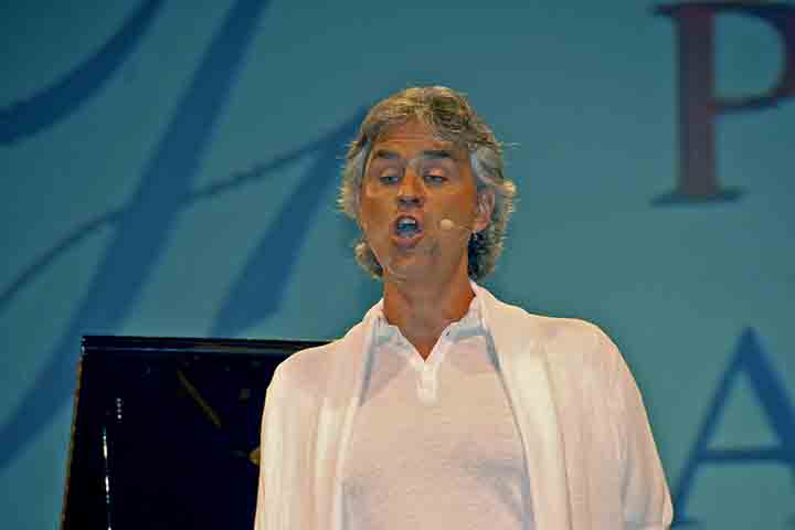 No Rio de Janeiro, Bocelli ainda fez um recital intimista para cerca de 500 hóspedes no hotel Fairmont Rio de Janeiro Copacabana.

