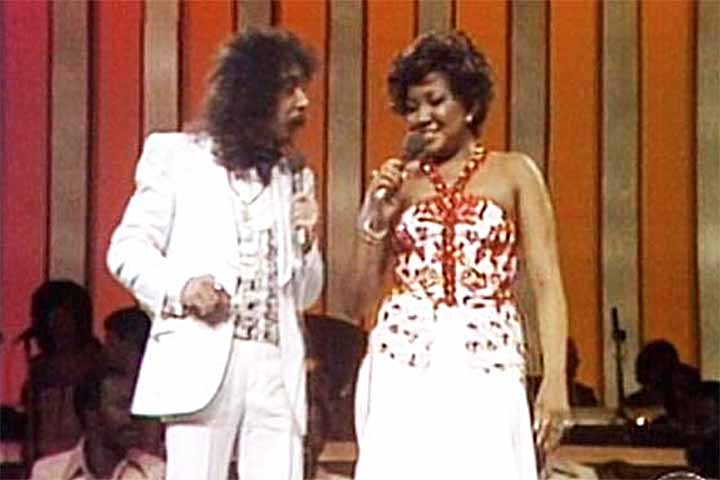 Benito foi indicado ao Troféu Imprensa de melhor cantor de 1976, concorrendo com Roberto Carlos e Chico Buarque, e venceu. Fez sua primeira aparição no Globo de Ouro com a música "Vai Ficar Na Saudade", rendendo um videoclipe no mesmo ano. 