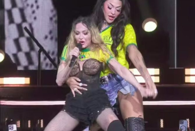 Atraso, playback e ‘baixaria’: veja as críticas ao show de Madonna