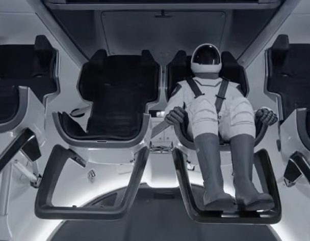 SpaceX divulga novos trajes espaciais
