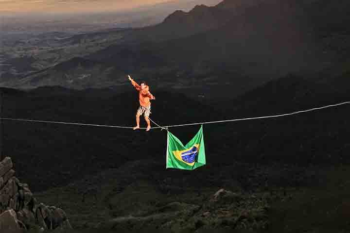 Em 2012, na África do Sul, Caio já havia se tornado o primeiro brasileiro a fazer uma travessia de highline no estilo free solo. 
