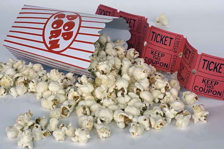 Outra sensação na culinária brasileira, que está sempre atrelada ao cinema e a um bom filme é o milho de pipoca. A principal característica do milho de pipoca é ser rico em fibras e quando feito sem óleos é um alimento de baixa caloria.-- Imagem de Annette por Pixabay