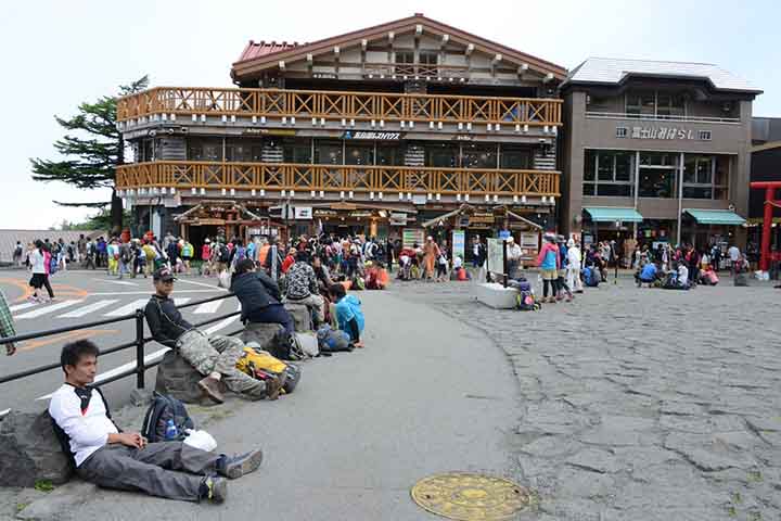 <p>O Monte Fuji é o símbolo universal do Japão, seja no país ou no exterior. Grande parte de seu status pode ser atribuído às pinturas ukiyo-e em painéis de madeira, de Katsushika Hokusai (1760-1849) e Utagawa Hiroshige (1797-1858).</p>
