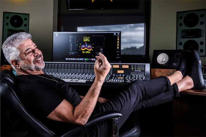 Em 2007, Lulu Santos lançou o disco "Longplay", quando se utilizou do que há de mais moderno em tecnologia, com paredes de LED, iluminação e projeções feitas com clipes interativos em sua turnê.