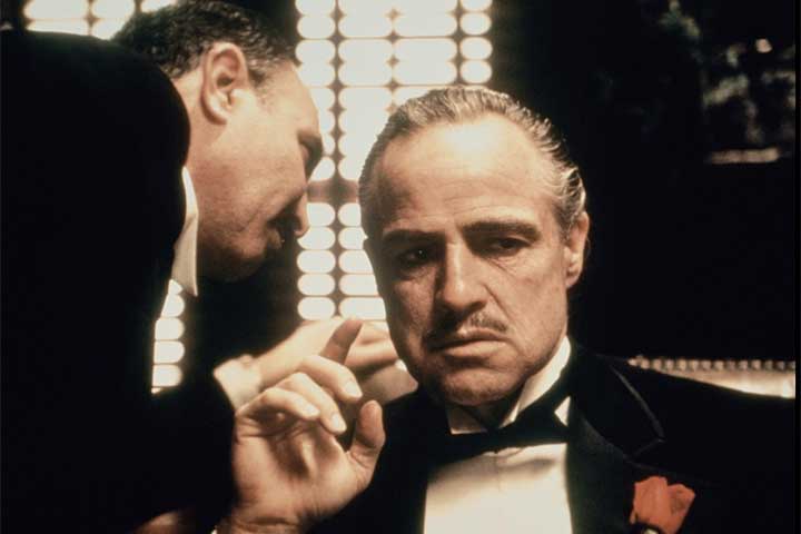 #3. “O Poderoso Chefão” (1972): Outro filme que também costuma aparecer em primeiro em outras listas. É difícil pensar em cinema sem lembrar dessa que é a obra máxima do diretor Francis Ford Coppola.