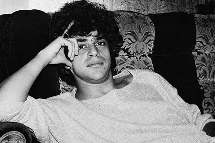 Em 1982, Lulu Santos lançou o seu primeiro álbum solo, "Tempos Modernos", produzido por Liminha. Logo de cara, o cantor emplacou diversos hits que eternizaram o seu nome no cenário do rock e pop nacional. 
