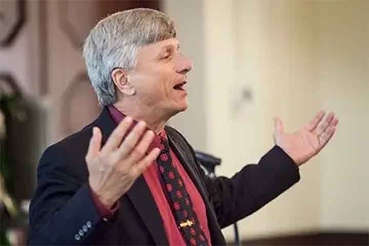 Bradley Schaefer, professor emérito do departamento de Física e Astronomia da Louisiana State University, nos EUA, disse que estava cético de que os antigos soubessem da estagnação lunar e construíssem monumentos alinhados com ela. Ele sugeriu que seria mera coincidência. - - Divulgação