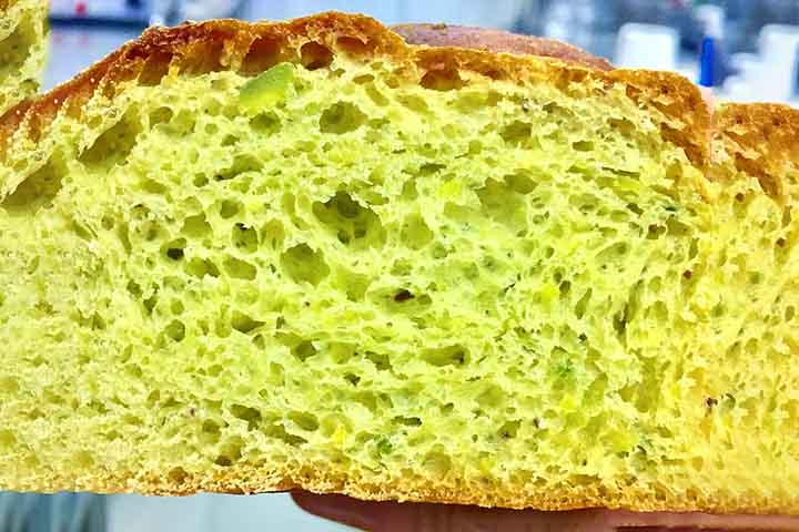 Na Sicília, Itália, é praticamente impossível não se deparar com o pistache utilizado na confecção de bolos, frios, tortas, biscoitos, entre outros. A maior parte das docerias das cidadezinhas nas encostas do Etna fazem deliciosos sorvetes e tortas de pistache. - Imagem de JOSÉ MARTÍN por Pixabay