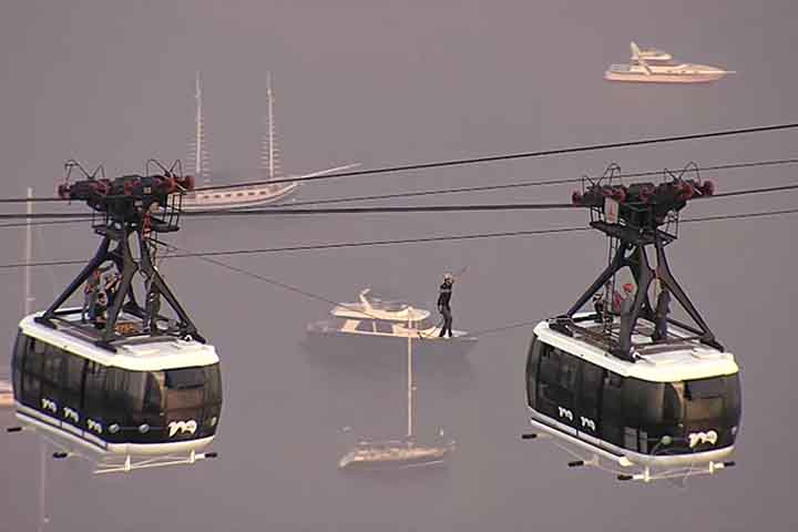 Em maio de 2016, o atleta fez travessia de highline entre os bondinhos do Pão de Açúcar, clássico ponto turístico do Rio de Janeiro. 

