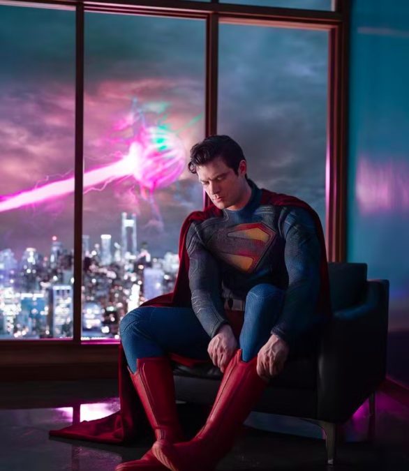Ator David Corenswet surge em primeira foto como novo Superman