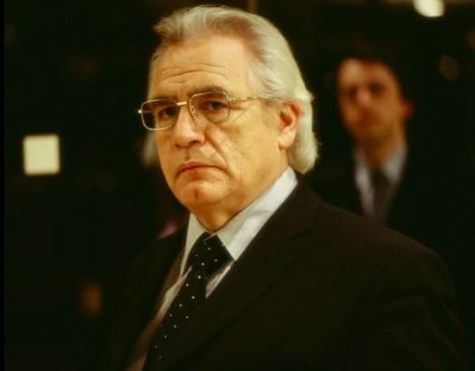 Em 2002, Cox interpreta Ward Abbott no empolgante thriller de ação 