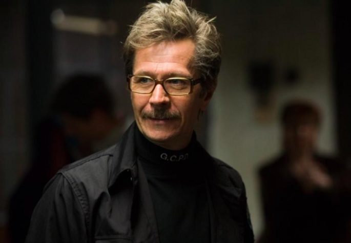 Gary Oldman como Comissário Gordon