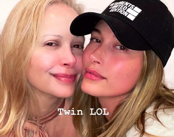 Hailey Bieber e sua mãe, a brasileira Kennya Baldwin