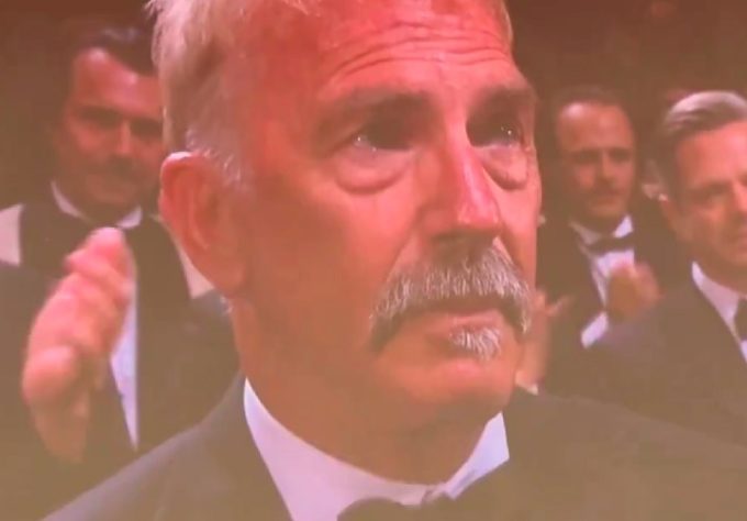 Kevin Costner se emociona após ter seu filme aplaudido por 10 minutos no Festival de Cannes