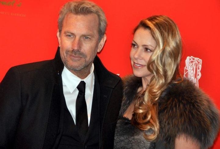 Após divórcio, ex-mulher de Kevin Costner fica noiva de antigo vizinho