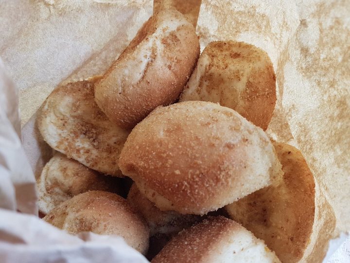 10) Pandesal (Filipinas): Embora leve esse nome, esse pão não é muito salgado. Pelo contrário, ele é levemente doce e macio, geralmente consumido no café da manhã ou como lanche.-wikimedia commons Obsidian Soul