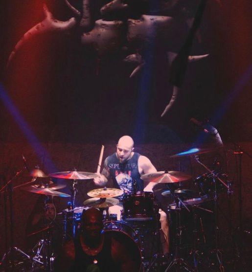Eloy Casagrande tem 33 anos e é natural de Santo André, São Paulo. Desde 2011, ele era integrante da banda brasileira Sepultura, considerada a mais importante do Brasil.