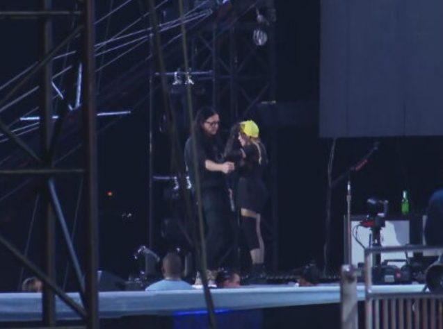 Madonna promove ensaio em palco montado na Praia de Copacabana e leva fãs à loucura