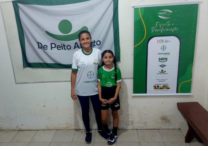 Paixão por esporte muda vida de mãe e filha em projeto social