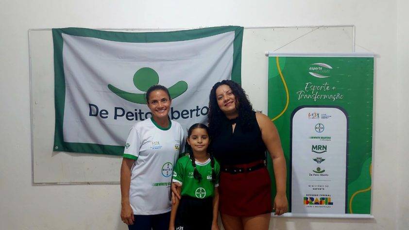 Paixão por esporte muda vida de mãe e filha em projeto social