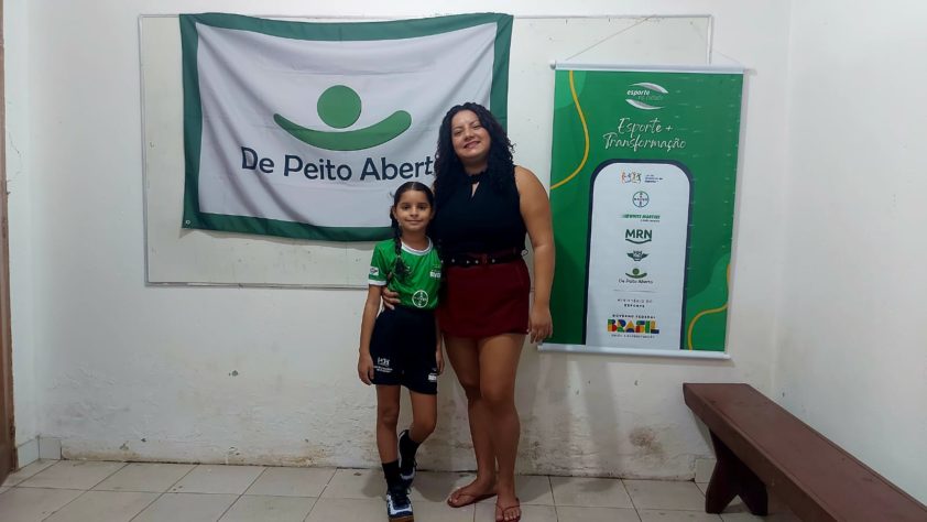 Paixão por esporte muda vida de mãe e filha em projeto social