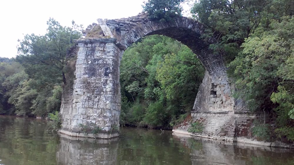 Em 2023, outro historiador italiano, Silvano Vinceti, declarou que a ponte representada no quadro Ã© a Romito di Laterina, localizada em Arezzo, comuna da regiÃ£o da Toscana. 
-ReproduÃ§Ã£o