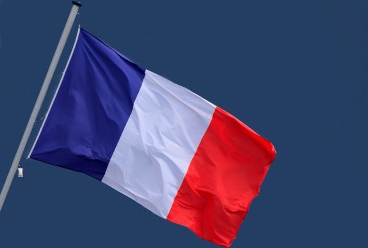 Conheça, então, os maiores e menores salários mínimos do mundo, segundo o "Meu Valor Digital". A França vem na décima posição dentre os melhores. O país oferece um salário mínimo de 1.767 euros mensais, assegurando aos trabalhadores uma remuneração adequada pelo seu esforço e dedicação. - Jürgen Sieber por Pixabay