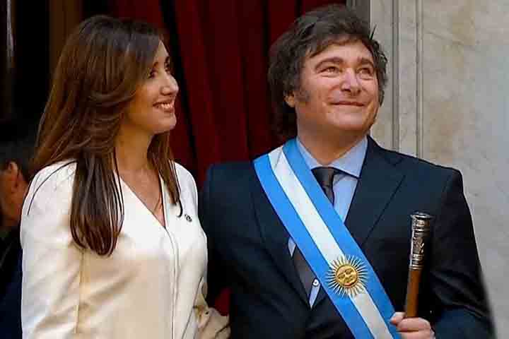 Logo após assumir a presidência da Argentina, em dezembro de 2023, o direitista Javier Milei enviou carta à cúpula do bloco informando que o país não iria aderir ao grupo por diferenças ideológicas  - Alberto Fernández, seu antecessor, era entusiasta da ideia. Dessa forma, o grupo passou a ter dez membros plenos no ano seguinte. -  Reprodução de vídeo SKY