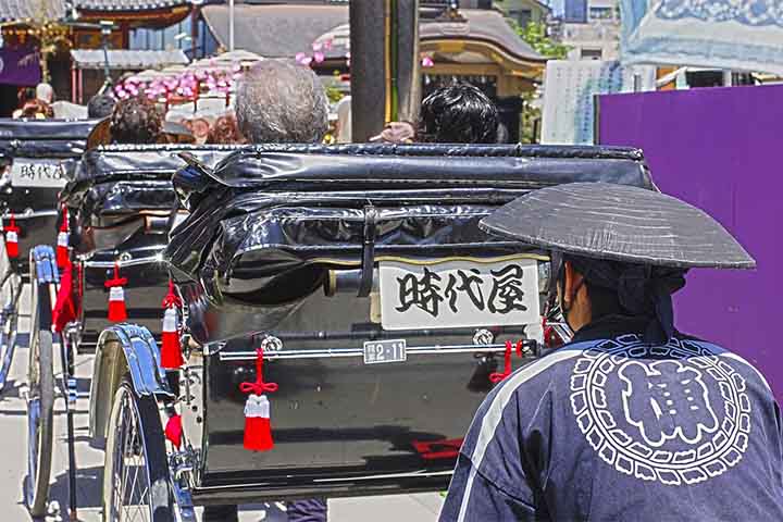 O ciclo-riquixá é um meio de transporte em baixa escala. É utilizado por aluguel, equipado com um ou mais bancos para carregar passageiros, além do condutor. São encontrados em grandes centros urbanos, atrações turísticas e eventos.