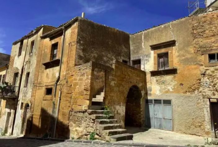 Cidade na Itália anuncia casas por R$ 17 - Sambuca di Sicilia, Itália