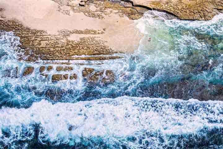 Em um passeio de helicóptero sobre geleiras do país localizado na Oceania, o piloto percebeu que Delson tinha uma câmera e sugeriu abrir a porta para que ele pudesse fazer registros fotográficos.
