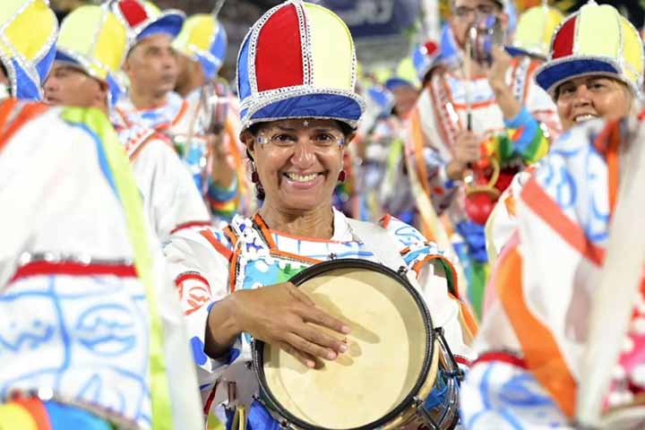 <p>No entanto, a realidade da Série Ouro e das escolas da Intendente ainda são de muita dificuldade quanto aos barracões e produção de fantasias em ateliês. Esses profissionais clamam pela construção de uma Cidade do Samba 2 e melhores condições de trabalho. </p>
