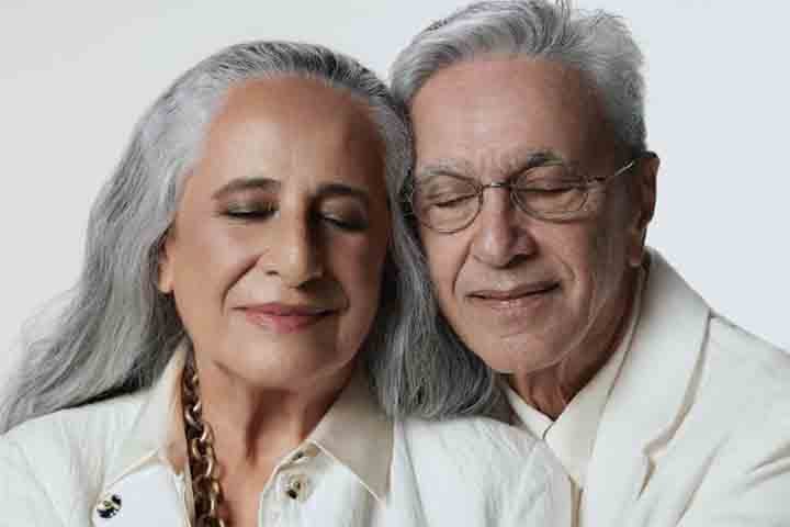 Pelo palco principal da festa vão passar Caetano Veloso, Maria Bethânia, Ivete Sangalo, Xand Avião e Anitta. E a orla ainda terá outros dois palcos. Estima-se normalmente que 2 milhões de pessoas fiquem na orla na virada. Mas há quem duvide desse número. -Instagram @mariabethaniaoficial