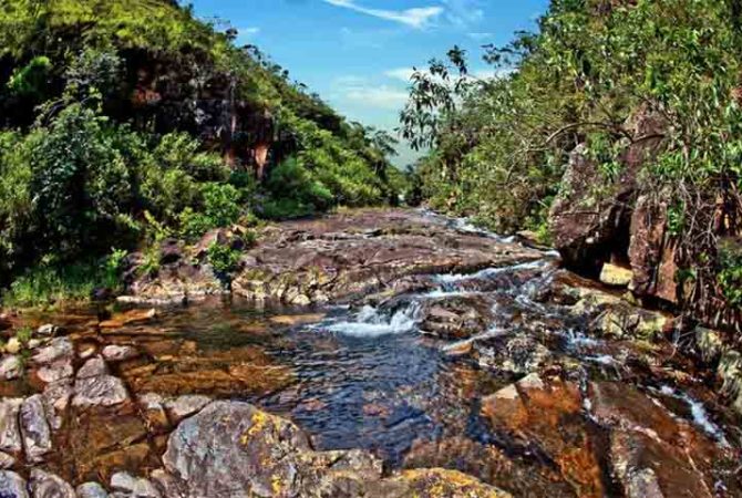 Estâncias termais proporcionam banho quente natural; conheça esse lazer relaxante