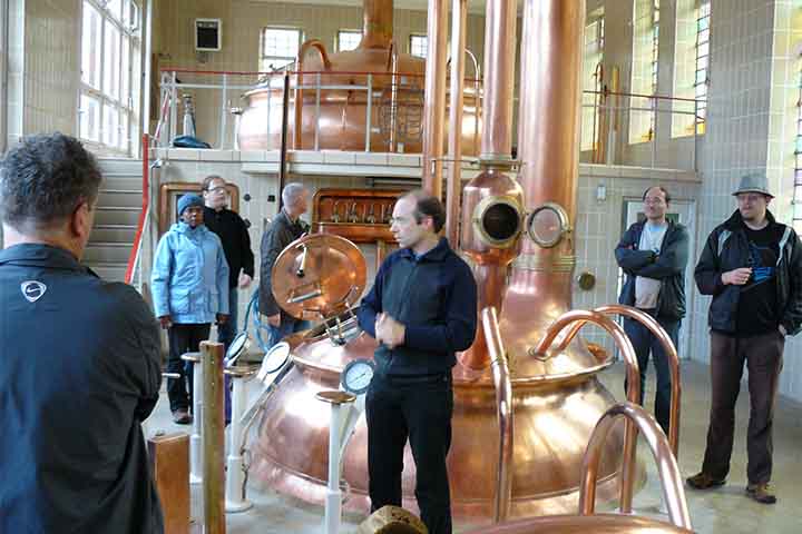 Segundo a Associação (AIT), o produto deve seguir alguns critérios para obter o selo ATP; são eles: os produtos devem ser feitos dentro das paredes da abadia; os monges (ou monjas) devem supervisionar toda a cadeia de produção; e os lucros devem ser revertidos para a comunidade monástica ou para fins de caridade.