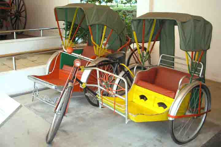 Ciclorriquixás de Parit Jawa, Muar, Johor, no Muzium Negara, Kuala Lumpur - Gryffindor/Wikimédia Commons
