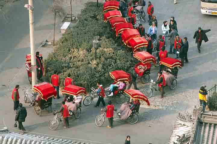 O veÃ­culo jÃ¡ apareceu em diversos filmes e sÃ©ries, sobretudo as que sÃ£o gravadas na Ãsia, continente com a maior quantidade de riquixÃ¡s ao redor do mundo. O filme de Bollywood de 1953 