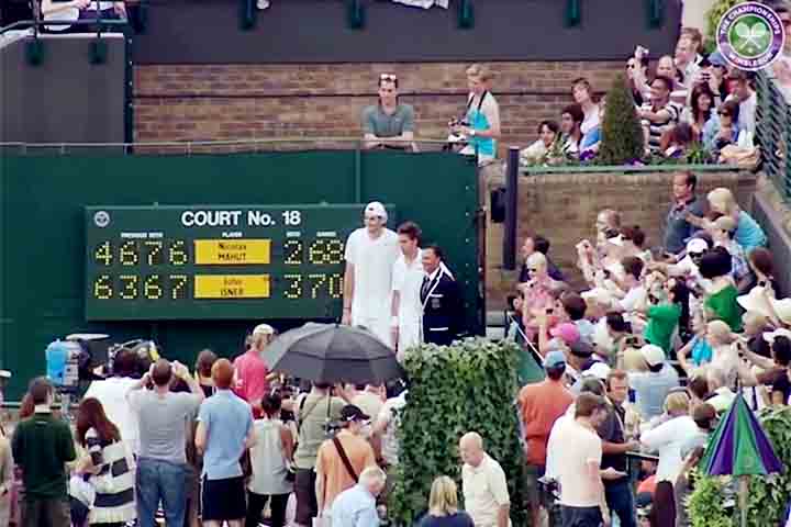 À época, o Torneio de Wimbledon não previa a disputa de um tie-break. Assim, quando o quinto set marcava 5 a 5 só haveria um vencedor quando um dos tenistas abrisse dois games de vantagem.

