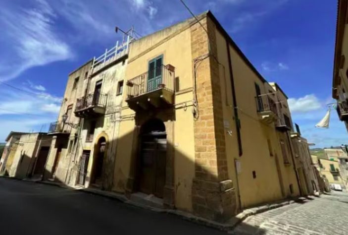 Cidade na Itália anuncia casas por R$ 17 - Sambuca di Sicilia, Itália