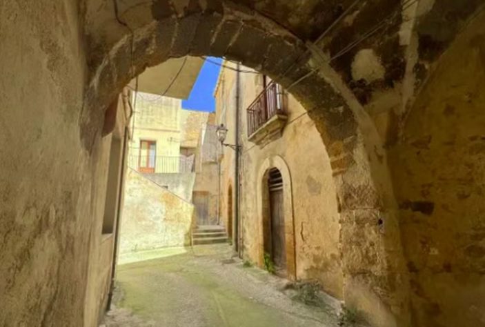 Cidade na Itália anuncia casas por R$ 17 - Sambuca di Sicilia, Itália