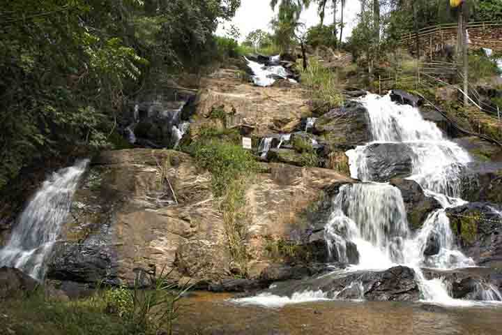 Serra Negra Ã© considerada uma EstÃ¢ncia TurÃ­stica Hidromineral, que procura oferecer descanso e relaxamento com a proximidade da natureza e as funÃ§Ãµes terapÃªuticas da Ã¡gua mineral.