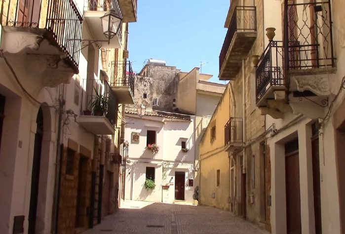 Cidade na Itália anuncia casas por R$ 17 - Sambuca di Sicilia, Itália