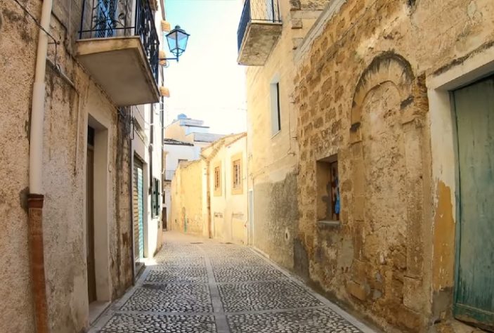 Cidade na Itália anuncia casas por R$ 17 - Sambuca di Sicilia, Itália