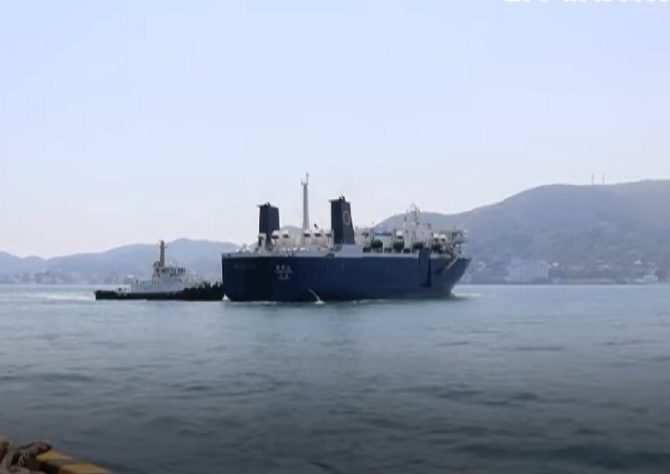 Japão lança maior navio de caça a baleias do mundo